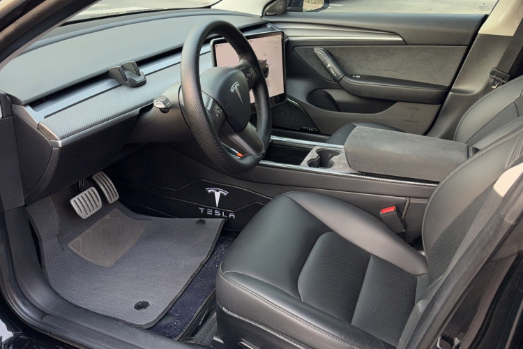 特斯拉 Model 3 2022款 Performance高性能全轮驱动版中控内饰7003
