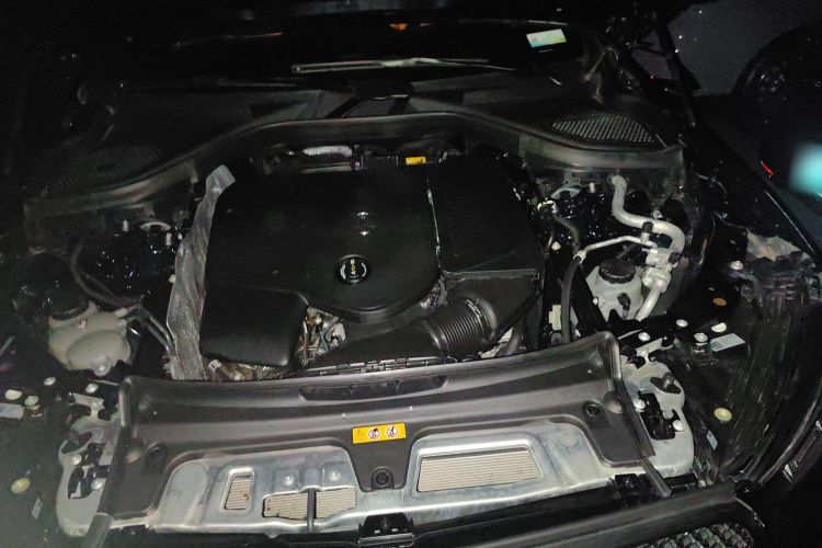 奔驰GLC 2023款 改款 GLC 300 L 4MATIC 动感型 7座局部细节24