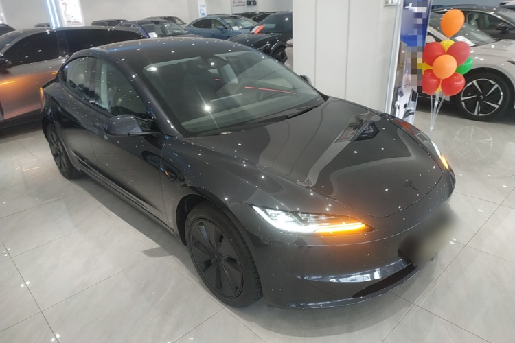 特斯拉 Model 3 2025款 改款 后轮驱动版车身外观3