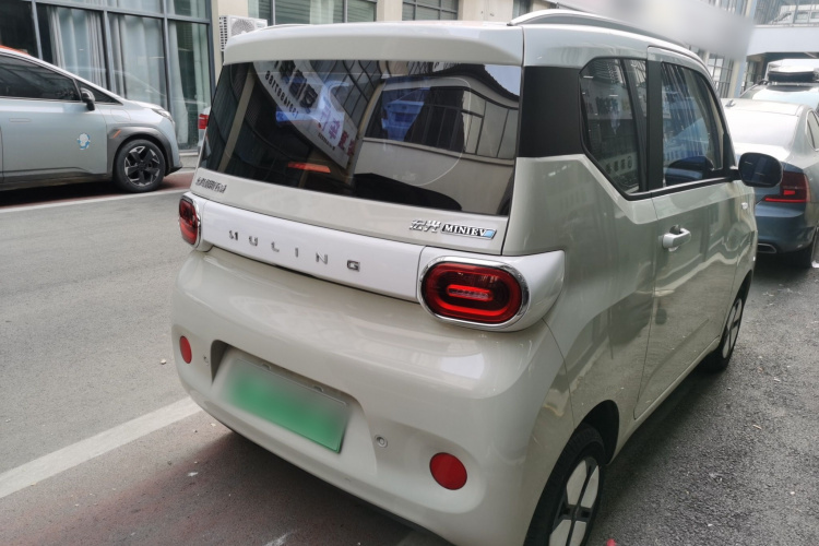 五菱汽车 宏光MINIEV 2024款 第三代 215km 进阶版车身外观7