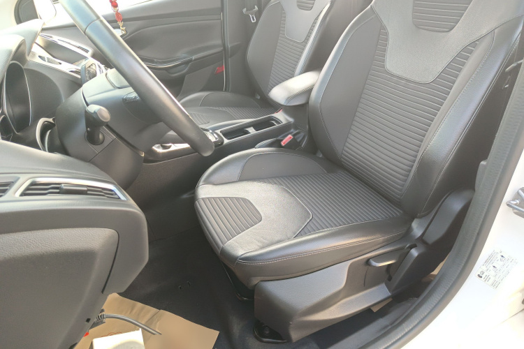 福特 福克斯 2017款 两厢 EcoBoost 125 自动超能风尚型智行版局部细节19