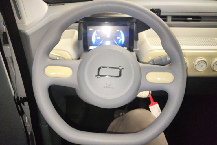 奔腾小马 2025款 222km 灵动马中控内饰13