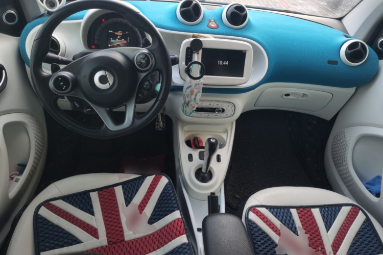 smart fortwo 2016款 0.9T 66千瓦硬顶极致版中控内饰12