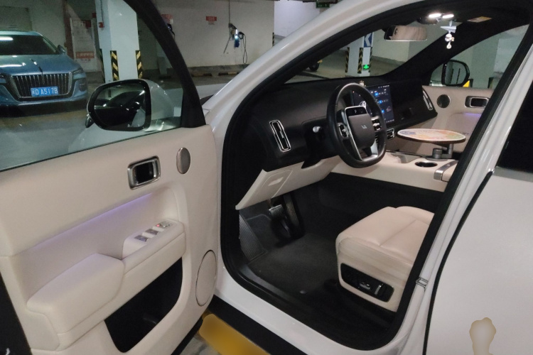 理想汽车 理想L7 2023款 Max中控内饰20