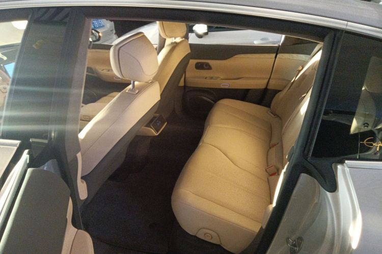 蔚来ET7 2023款 75kWh中控内饰7004