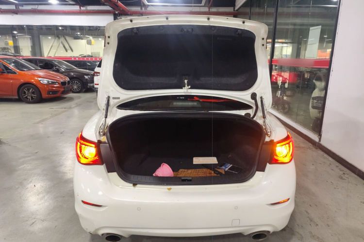 英菲尼迪Q50L 2015款 2.0T 舒适版局部细节23