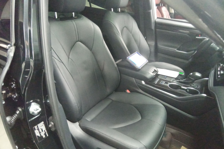 丰田 皇冠陆放 2022款 2.5L HEV四驱旗舰版局部细节41