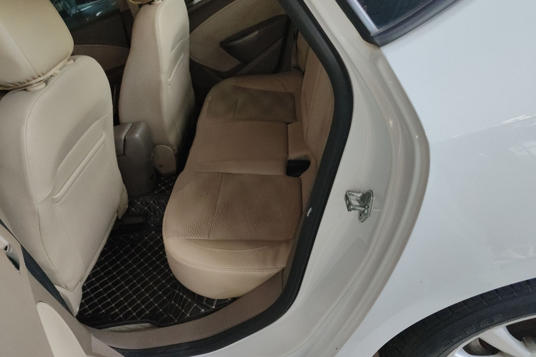 别克 英朗 2013款 GT 1.6L 手动舒适版中控内饰21