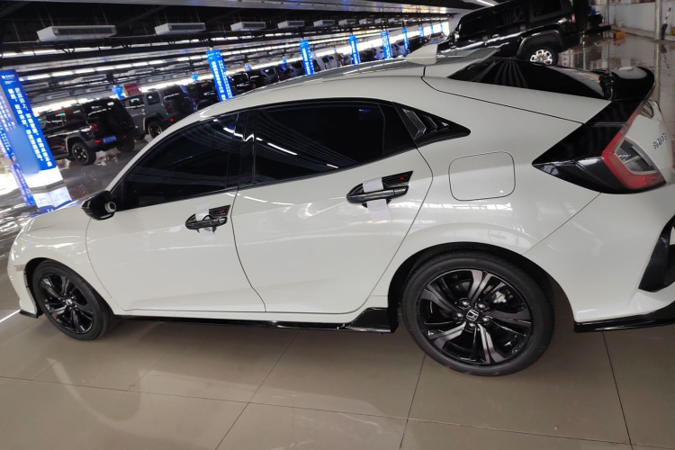 本田 思域 2021款 HATCHBACK 220TURBO CVT潮酷控车身外观4