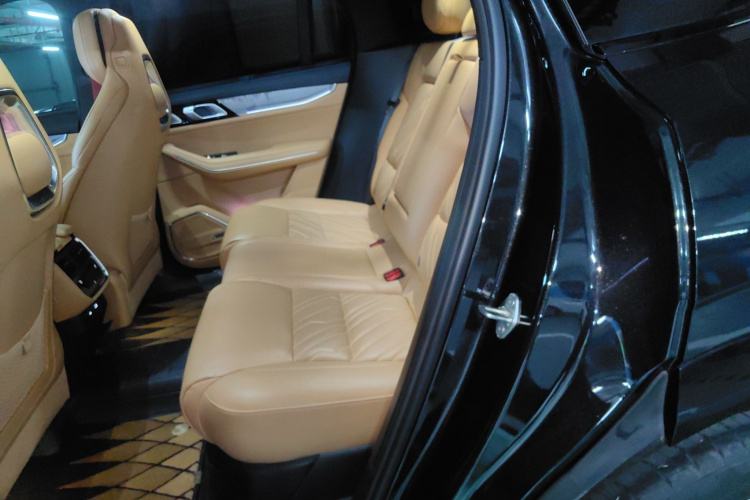 领克09 2024款 2.0T 四驱运动版 五座中控内饰7004