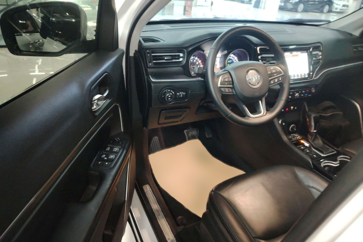 Jeep 大指挥官 2018款 2.0T 四驱臻享版 国V中控内饰7003