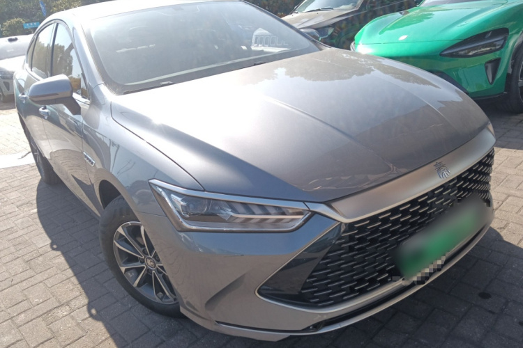 比亚迪 秦PLUS 2024款 荣耀版 DM-i 55KM领先型车身外观6002