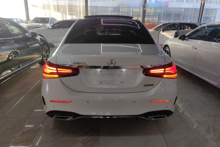 奔驰A级 2024款 改款 A 200 L 时尚型车身外观6