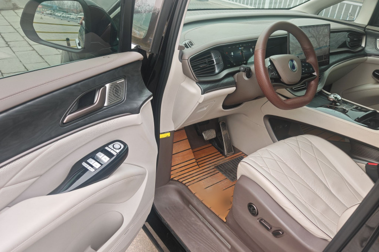 腾势D9 2022款 DM-i 1040 尊贵型中控内饰7002