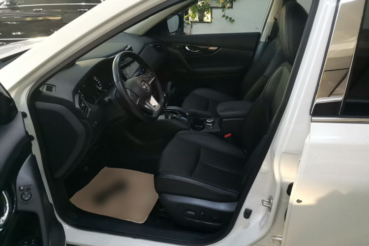 日产 奇骏 2020款  2.5L XL ITS CVT 4WD豪华领航版中控内饰19