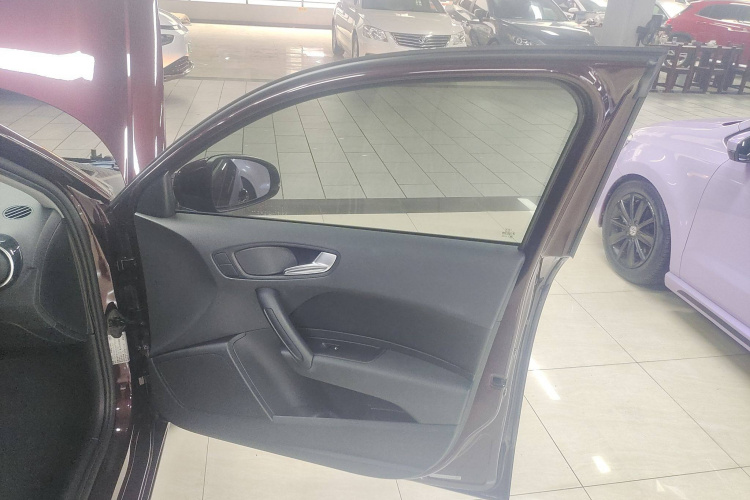 奥迪A1 2014款 30 TFSI Sportback时尚型中控内饰7002