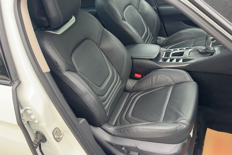 DS 5 2013款 1.6T 雅致版THP160局部细节41