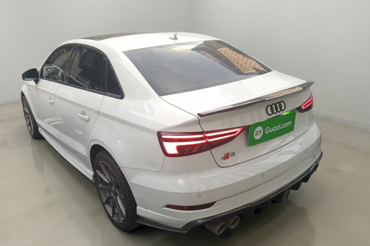 奥迪A3 2018款 30周年年型 Limousine 40 TFSI 运动型车身外观5