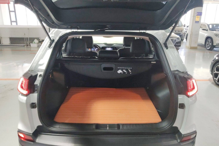 Jeep 自由光 2019款 2.0T 两驱智享版 国V中控内饰23