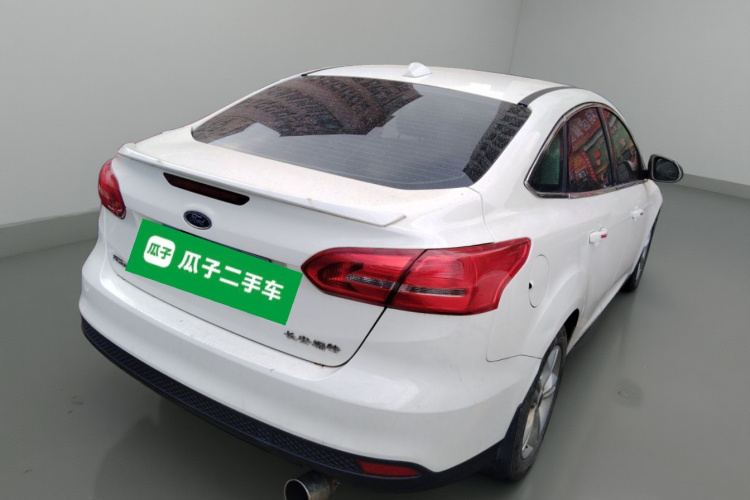 福特 福克斯 2015款 三厢 1.6L 手动舒适型车身外观7