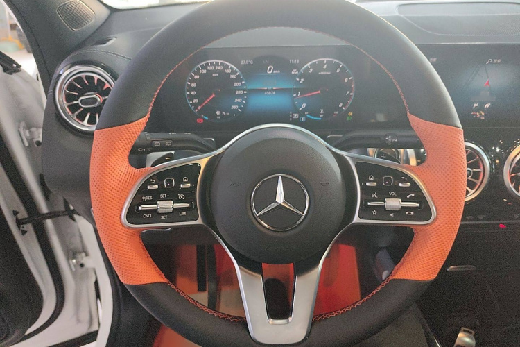 奔驰GLB 2023款 GLB 200 动感型局部细节13