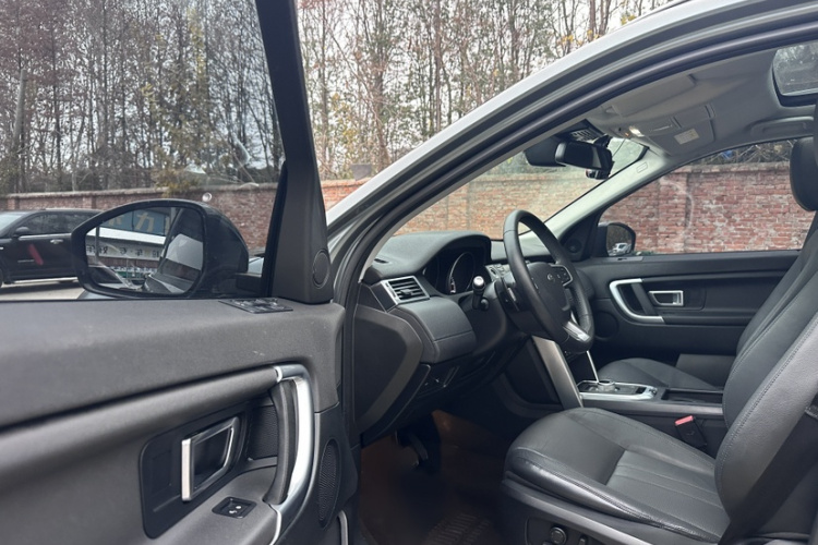 路虎 发现神行 2016款 2.0T SE局部细节19