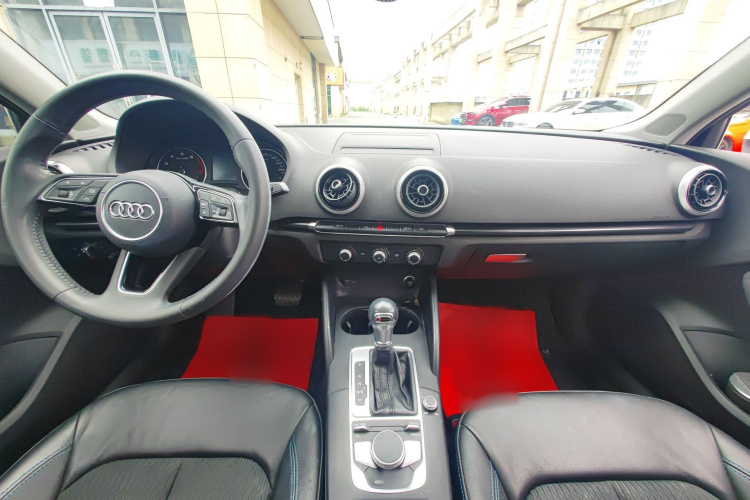 奥迪A3 2018款 30周年年型 Limousine 35 TFSI 时尚型中控内饰7001