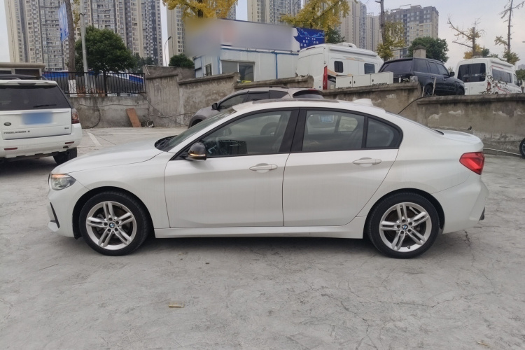 宝马1系 2021款 改款 120i M运动曜夜版车身外观6003