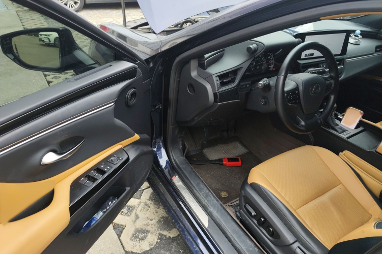 雷克萨斯ES 2023款 260 卓越版中控内饰7002