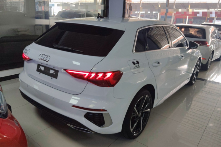 奥迪A3 2021款 Sportback 35 TFSI 时尚运动型车身外观7