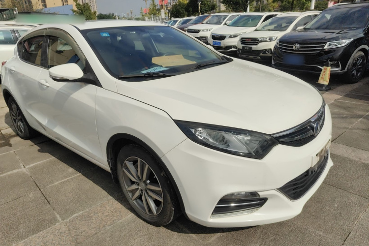 长安 逸动 2016款 XT 1.6L 自动俊酷型车身外观3