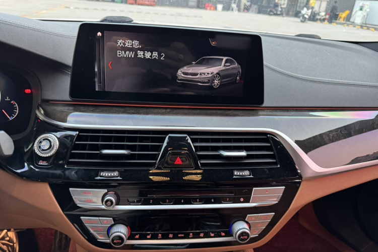 宝马5系 2019款 530Li 领先型 M运动套装局部细节16