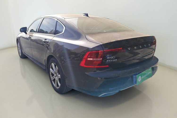 沃尔沃S90 2017款 T4 智逸版车身外观5