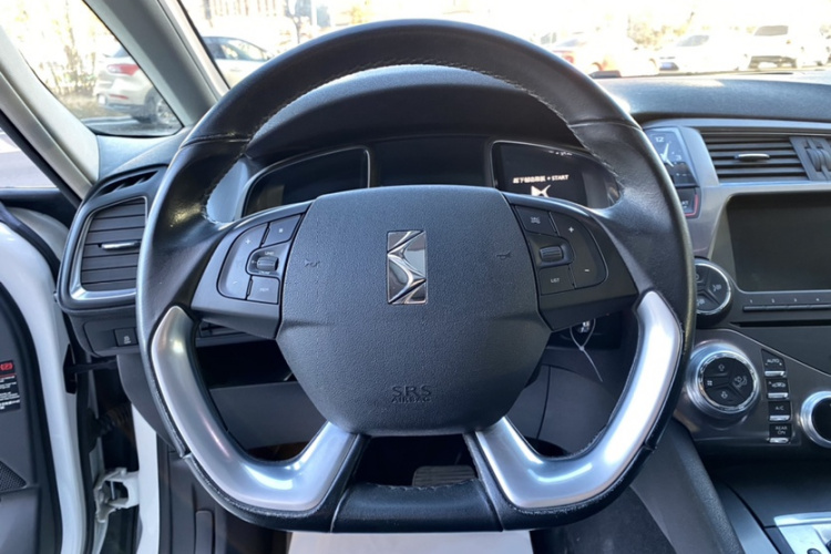DS 5 2015款 1.6T 豪华版THP160局部细节13