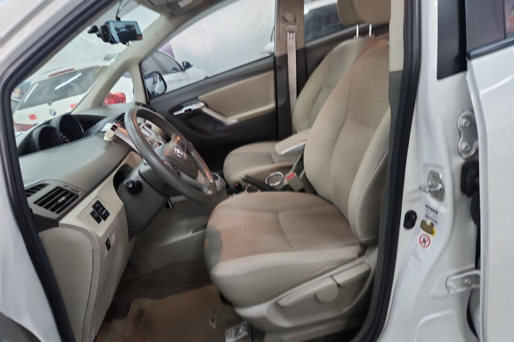 丰田 逸致 2014款 星耀 180G CVT舒适版局部细节19