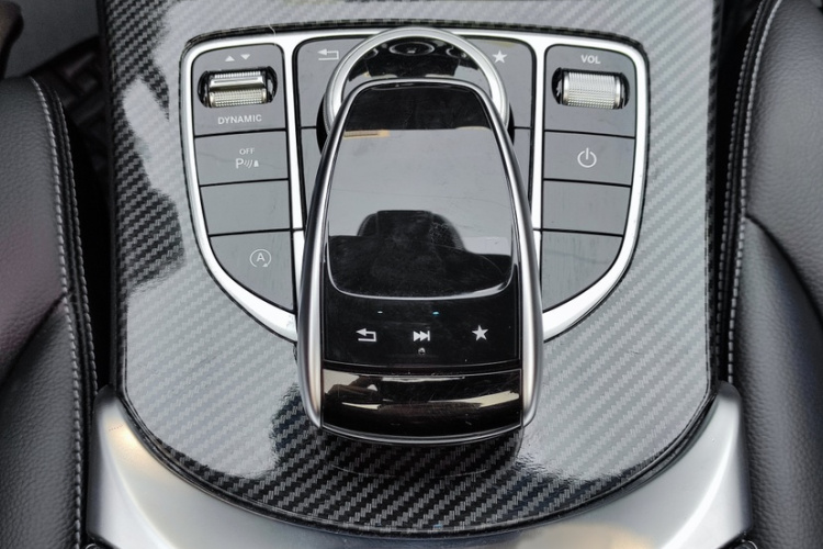 奔驰C级 2018款 C 200 运动版中控内饰7007