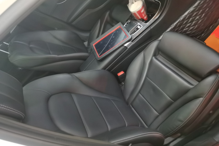 奔驰C级 2021款 C 260 L 运动版局部细节41