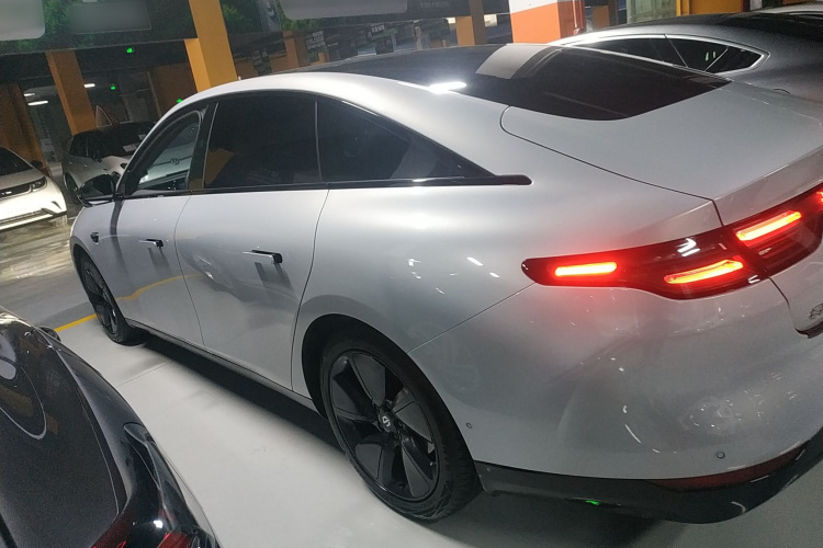 零跑汽车 零跑C01 2022款 四驱双电机性能版车身外观4