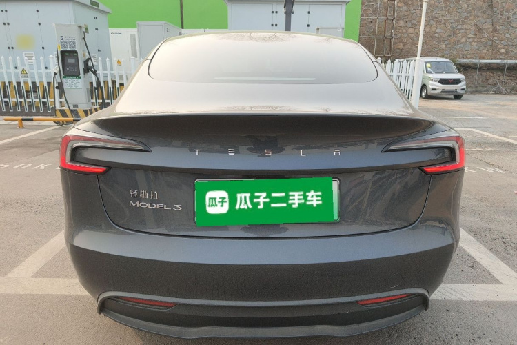 特斯拉 Model 3 2023款 后轮驱动版车身外观6