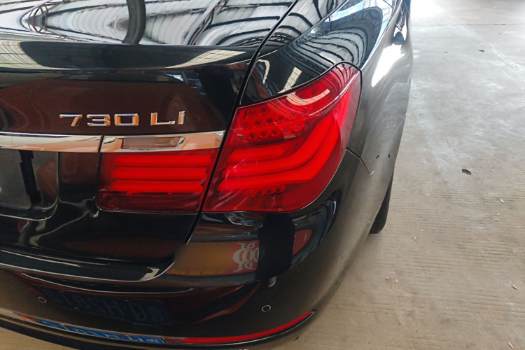 宝马7系 2014款 730Li 臻享型车身外观9