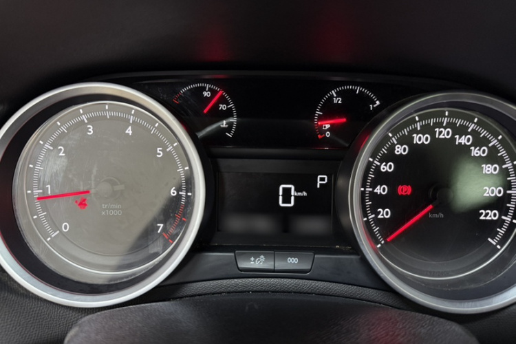 标致408 2015款 1.2T 自动豪华版局部细节14