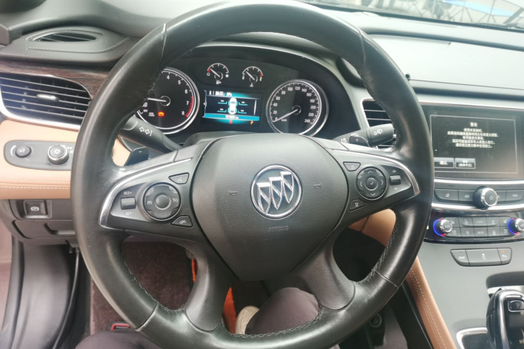 别克 君越 2016款 20T 精英型中控内饰13