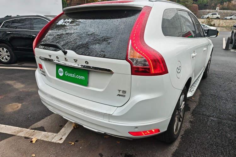 沃尔沃XC60 2017款 T5 AWD 智远版车身外观7