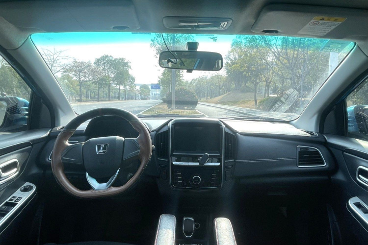 纳智捷 锐3 2016款 1.6L CVT智享型中控内饰7004