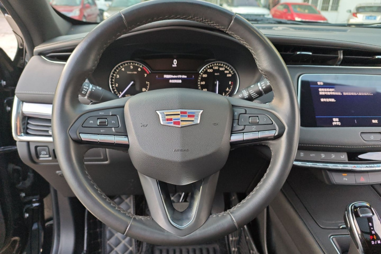 凯迪拉克XT4 2022款 28T 两驱风尚型中控内饰13