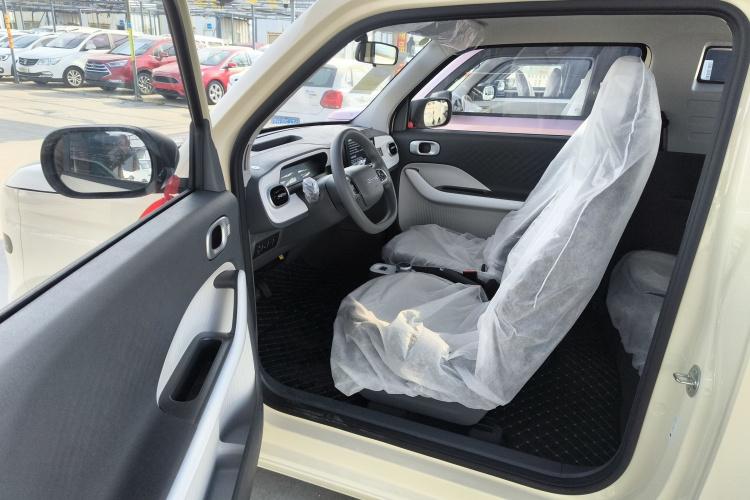 吉利银河 熊猫 2025款 210km 元气熊中控内饰7003