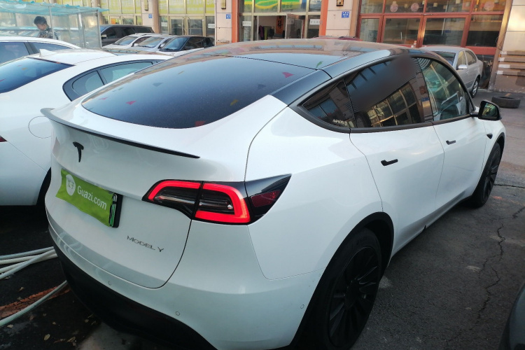 特斯拉 Model Y 2022款 后轮驱动版车身外观7