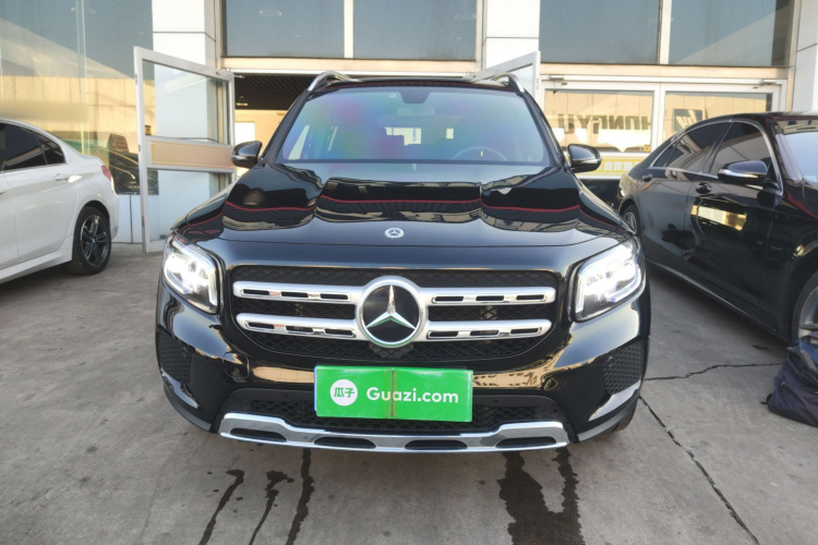 奔驰GLB 2022款 GLB 220 时尚型车身外观2