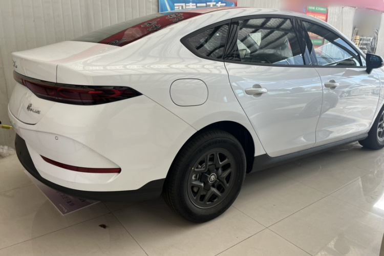 比亚迪 秦PLUS 2025款 DM-i 智驾版 55KM领先型车身外观6003