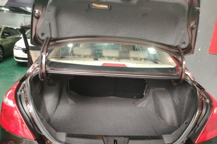 吉利汽车 帝豪 2017款 三厢百万款 1.5L 手动豪华型局部细节23